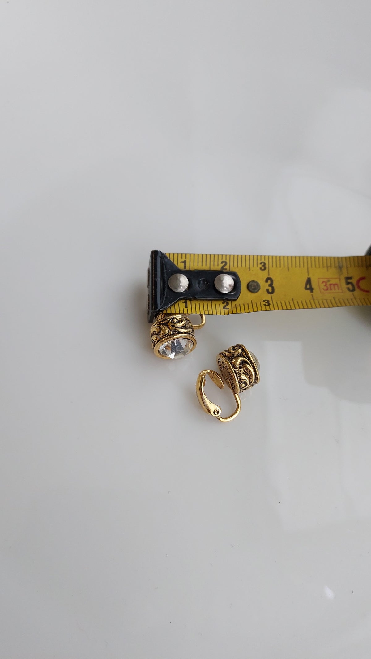Miniaturowe klipsy 1928 Jewelry z przezroczystymi kryształami