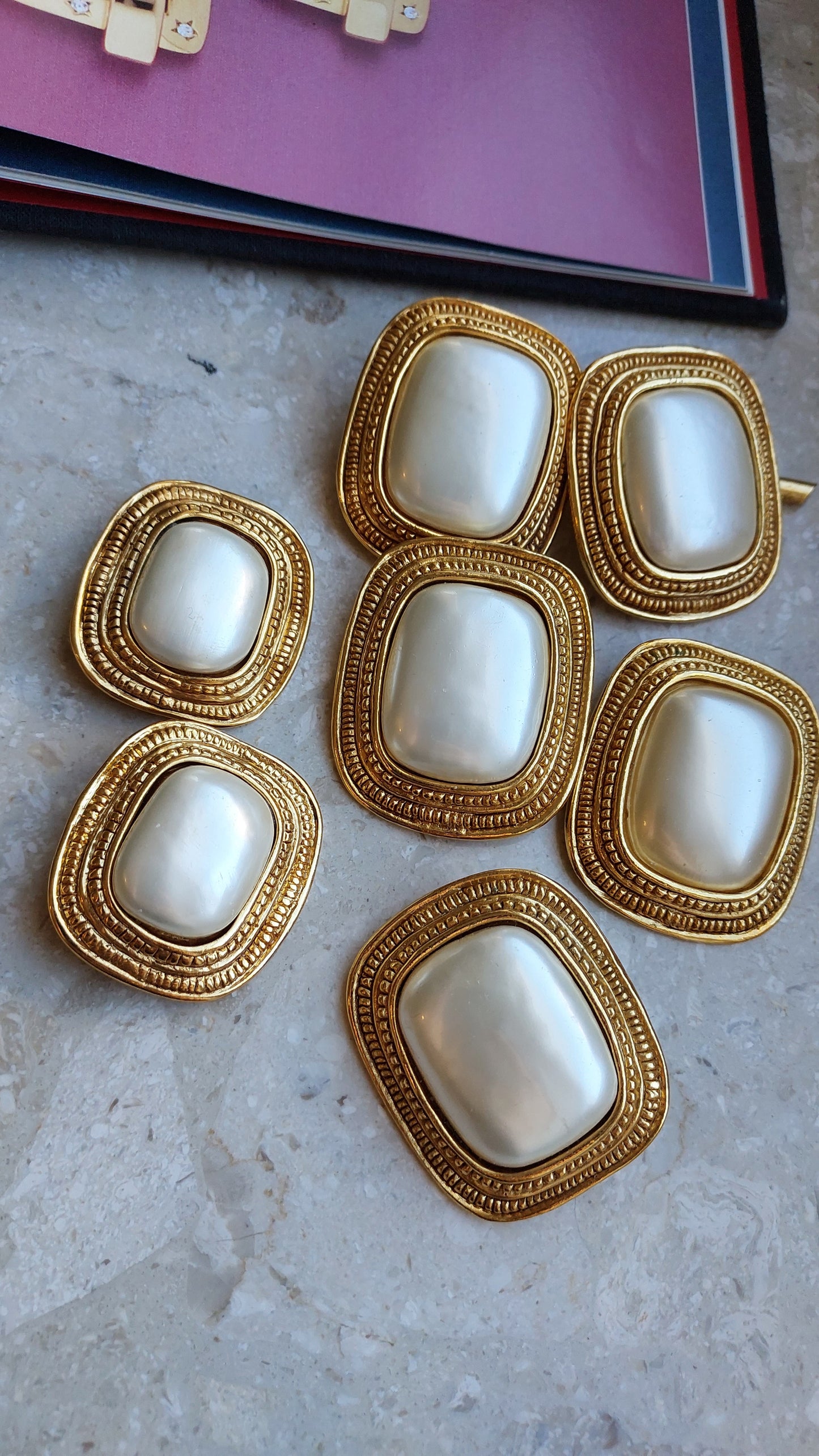 Zestaw guzików Valentino