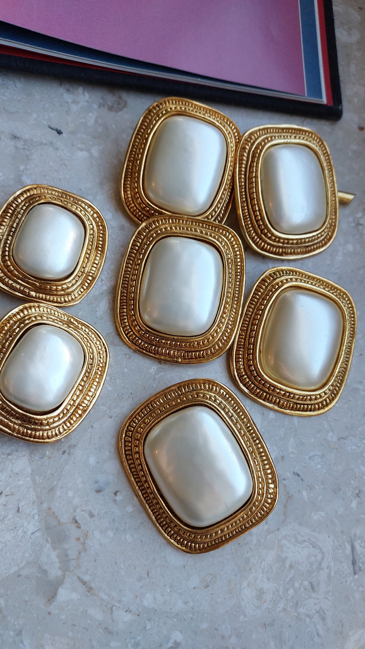 Zestaw guzików Valentino