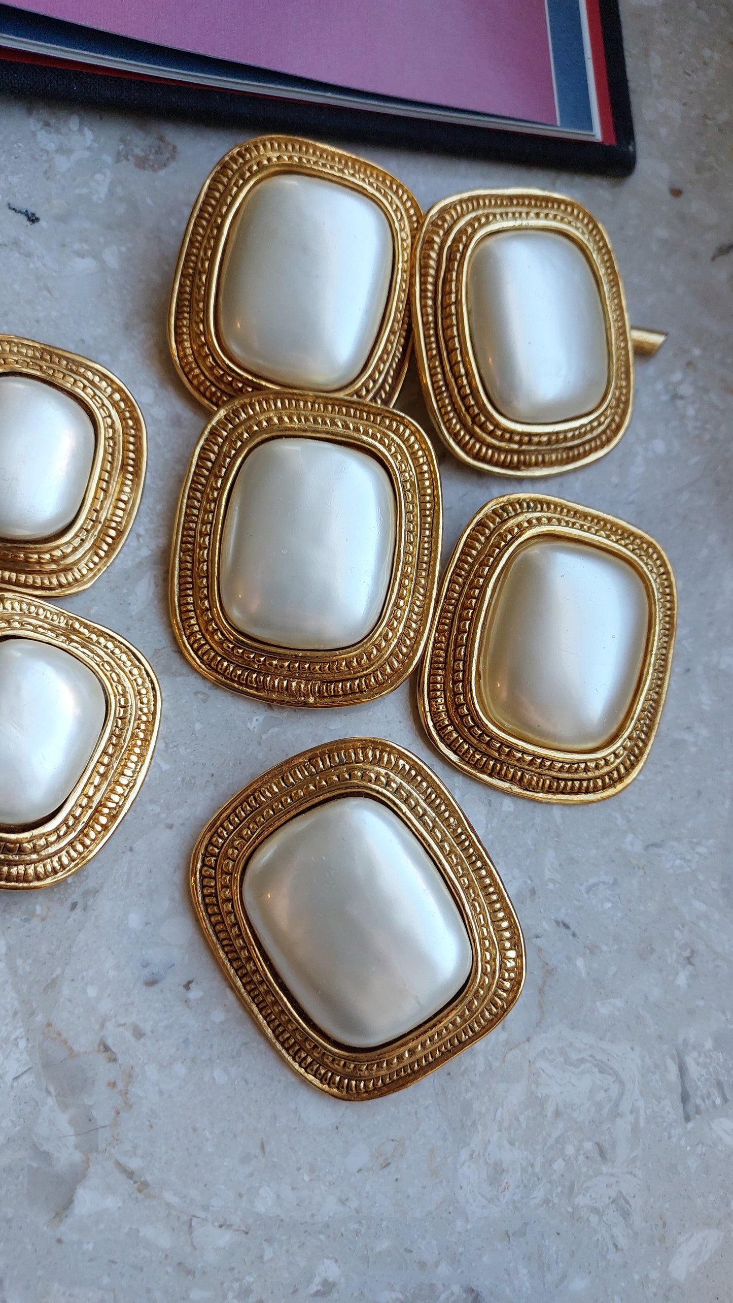 Zestaw guzików Valentino