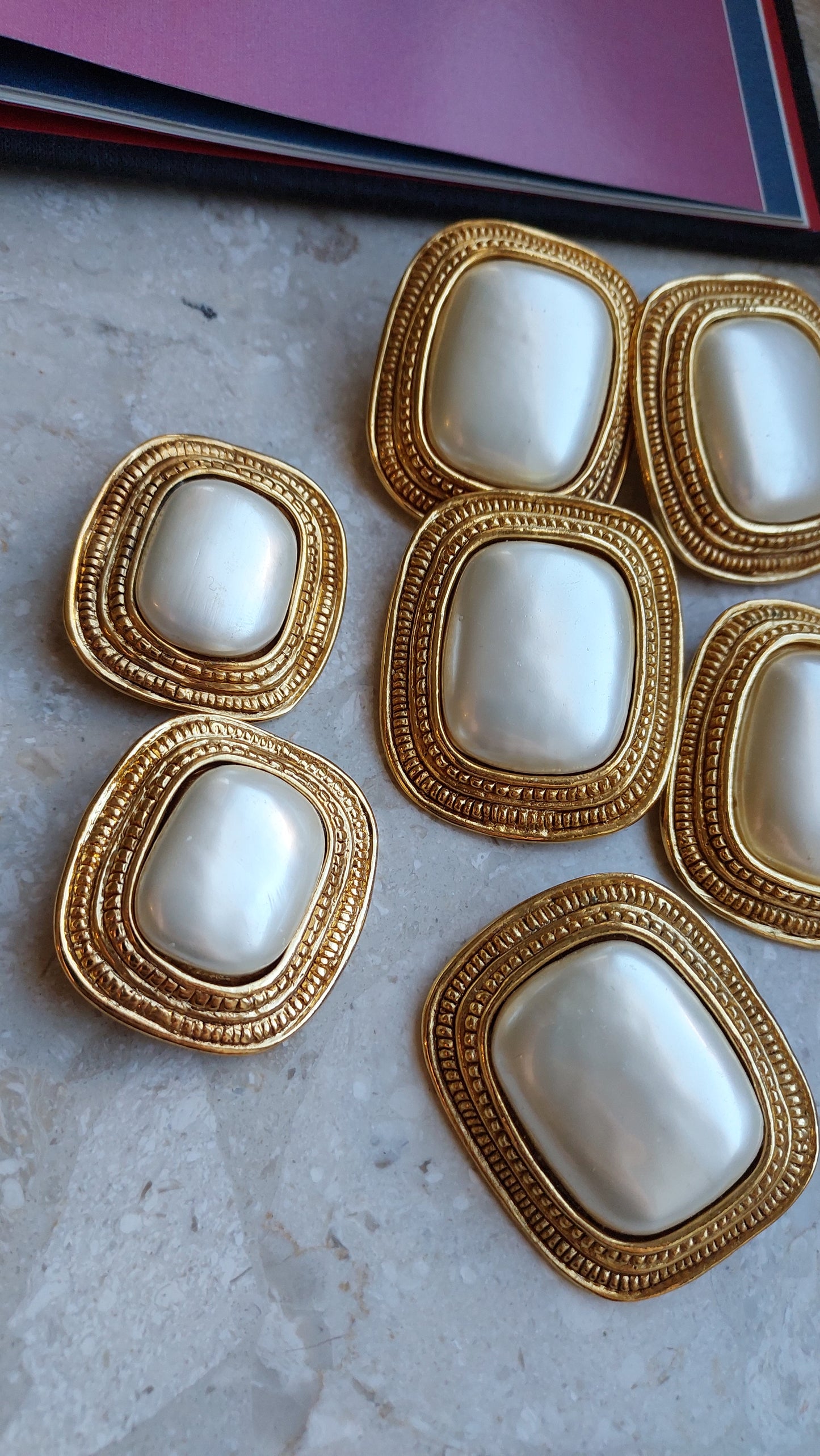 Zestaw guzików Valentino