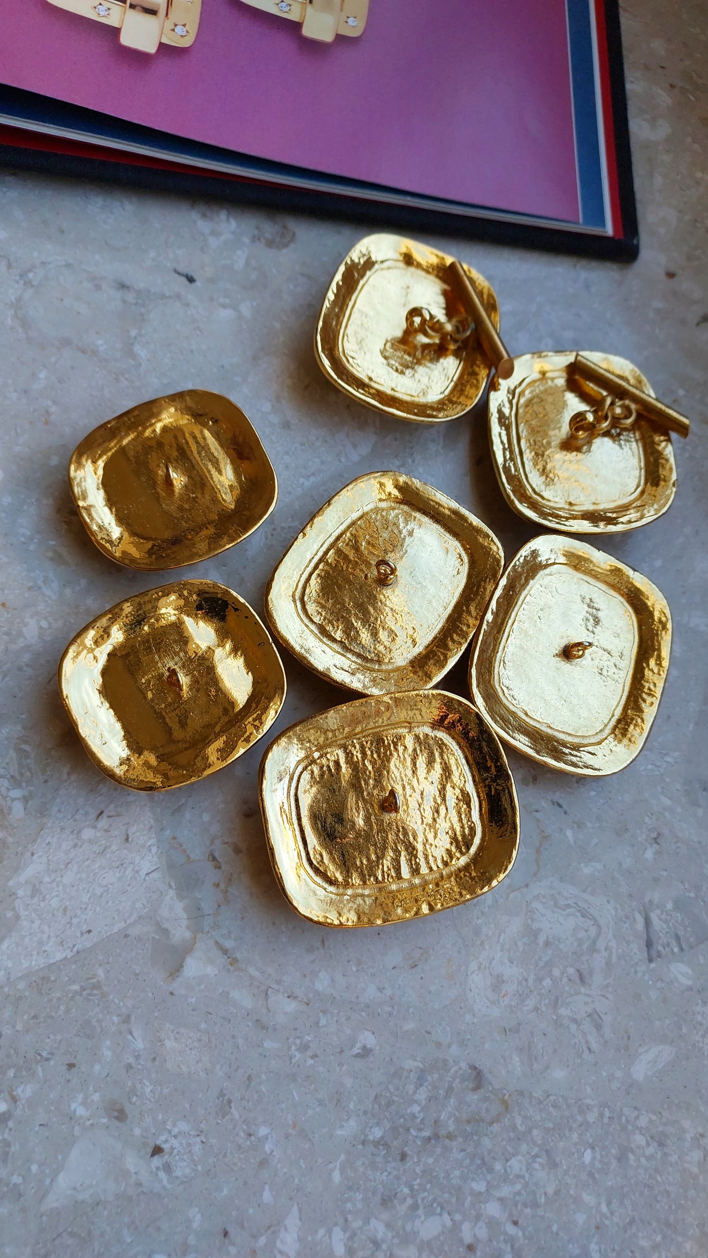 Zestaw guzików Valentino