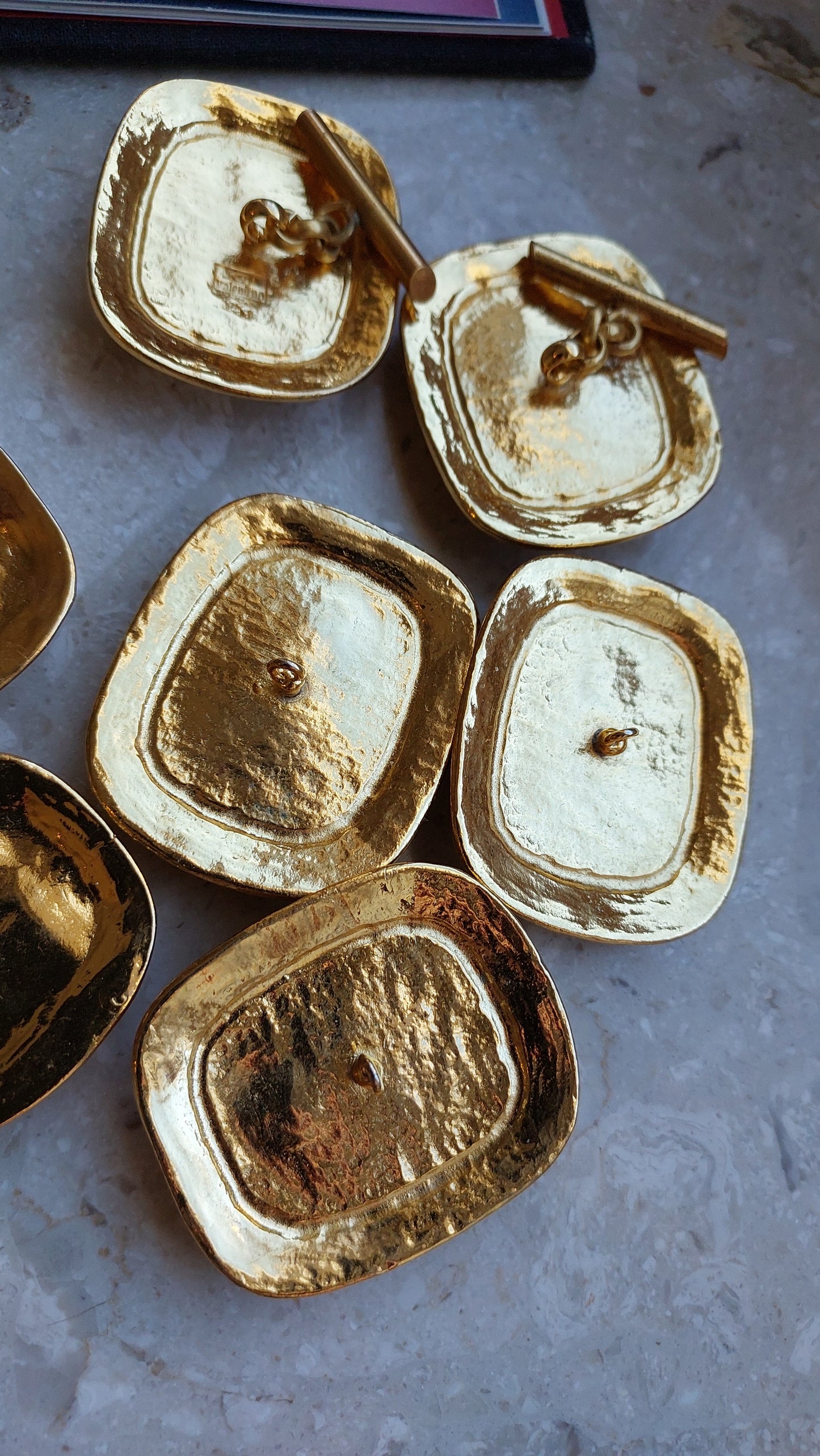 Zestaw guzików Valentino