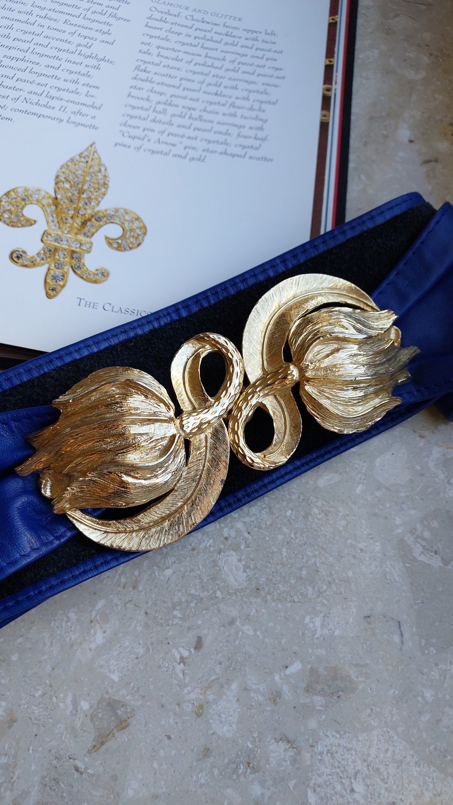 Pasek z dużą ozdobną klamrą od Mimi di N 1987r.