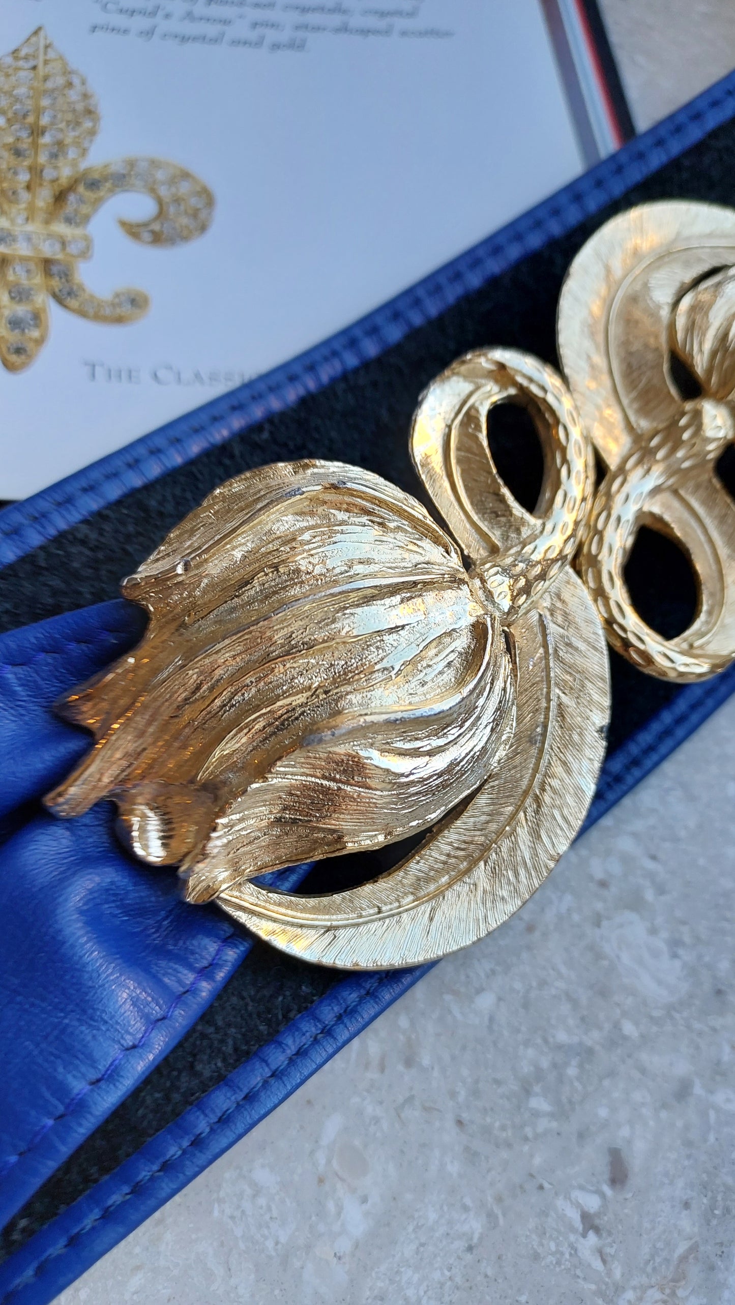 Pasek z dużą ozdobną klamrą od Mimi di N 1987r.