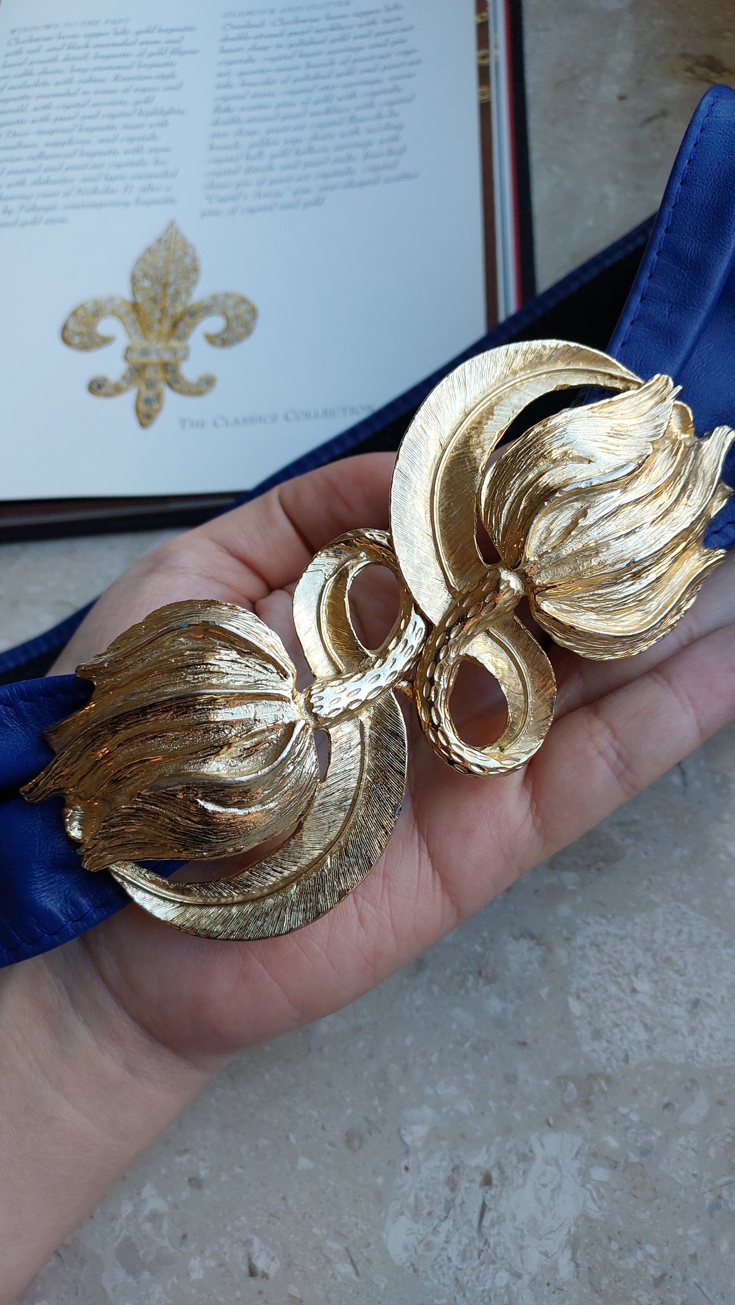 Pasek z dużą ozdobną klamrą od Mimi di N 1987r.