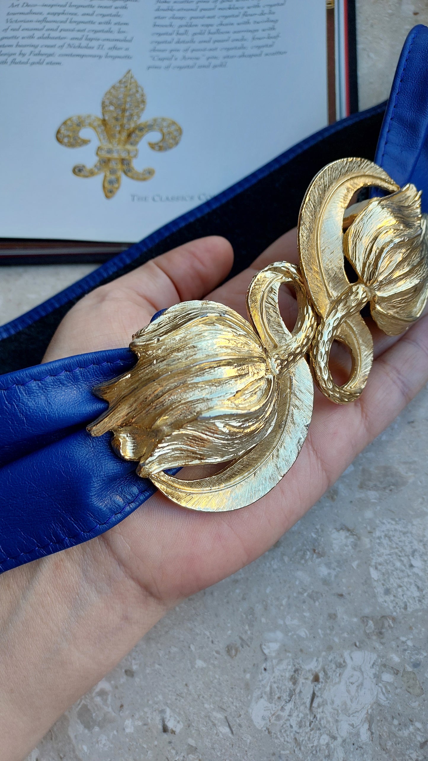 Pasek z dużą ozdobną klamrą od Mimi di N 1987r.