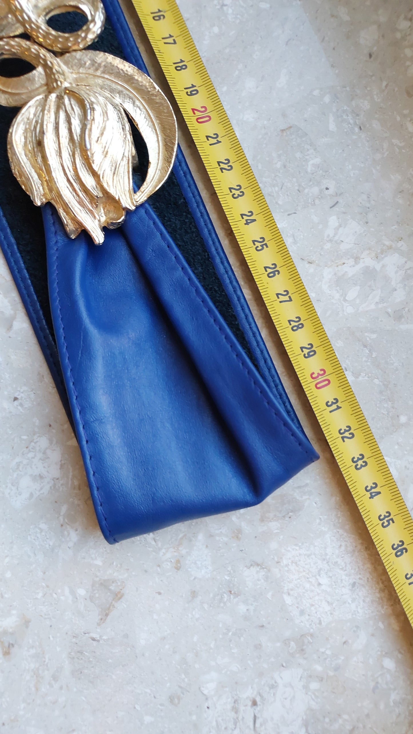 Pasek z dużą ozdobną klamrą od Mimi di N 1987r.