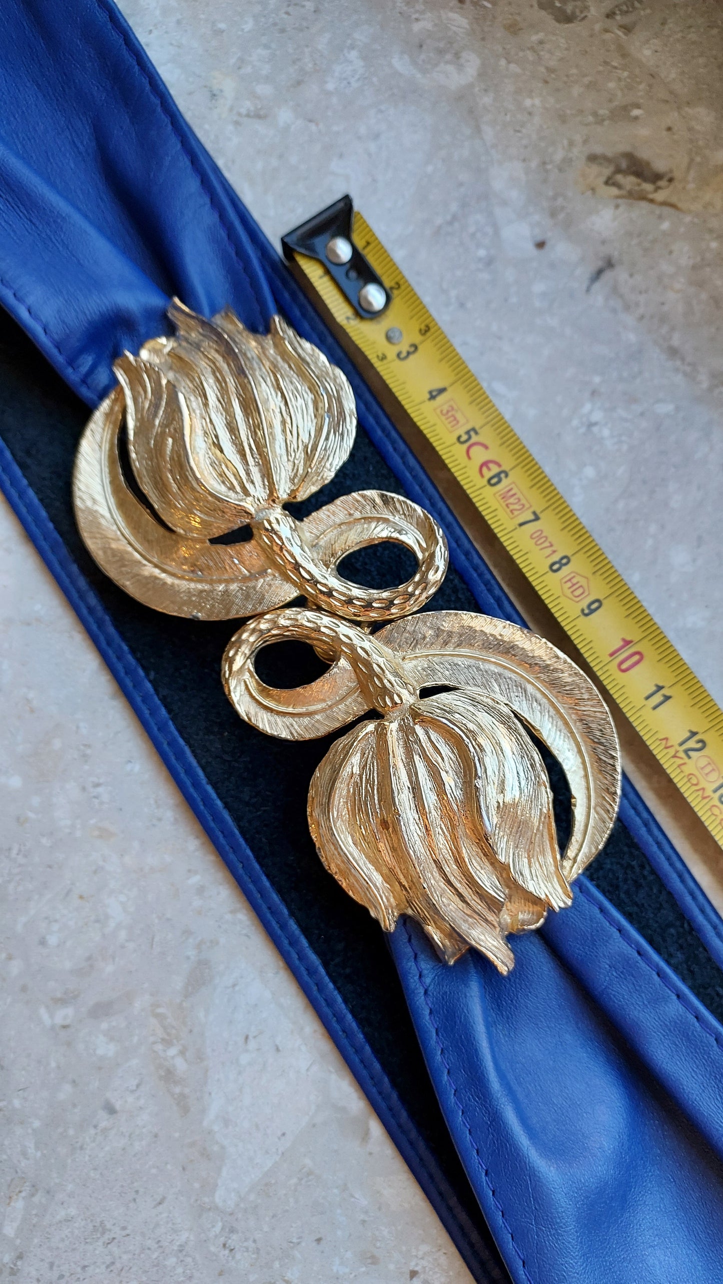 Pasek z dużą ozdobną klamrą od Mimi di N 1987r.