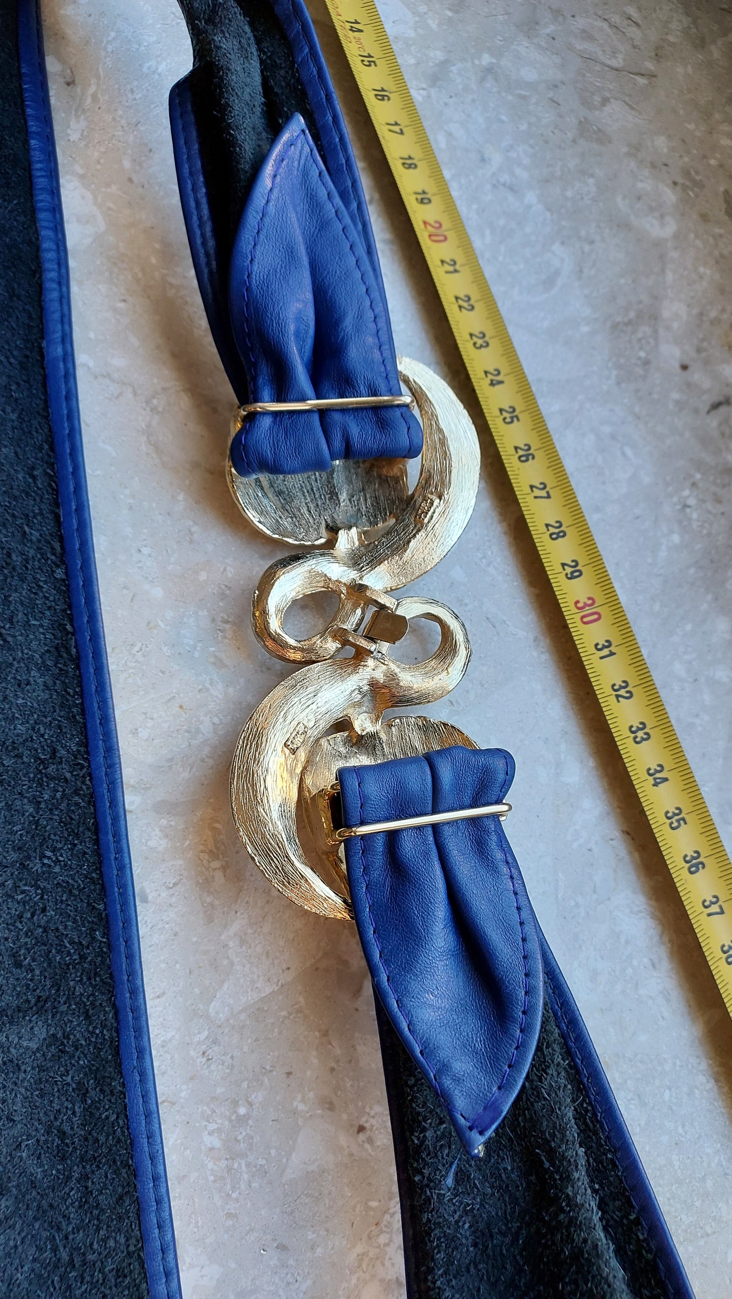 Pasek z dużą ozdobną klamrą od Mimi di N 1987r.