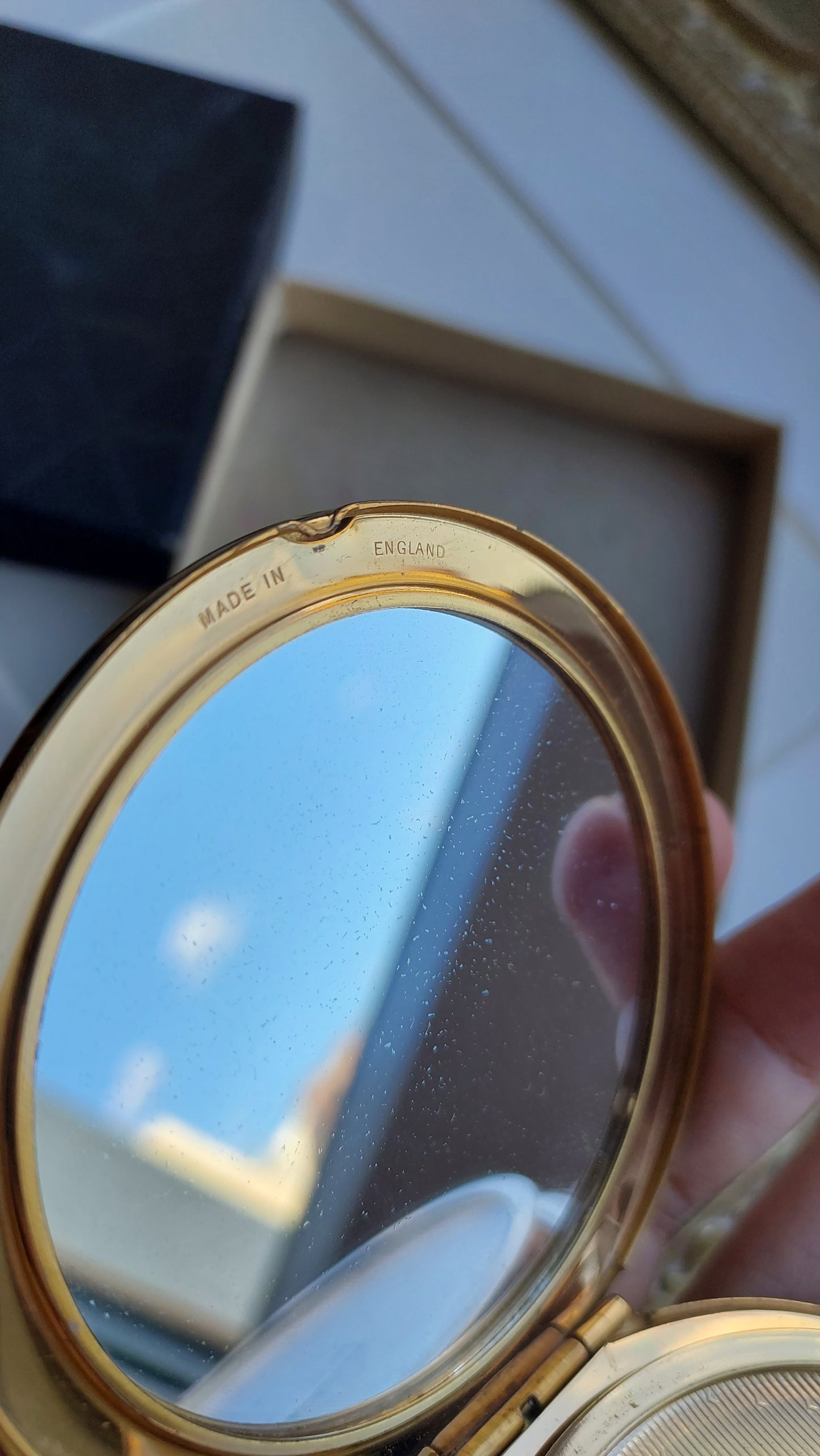 Puderniczka Stratton