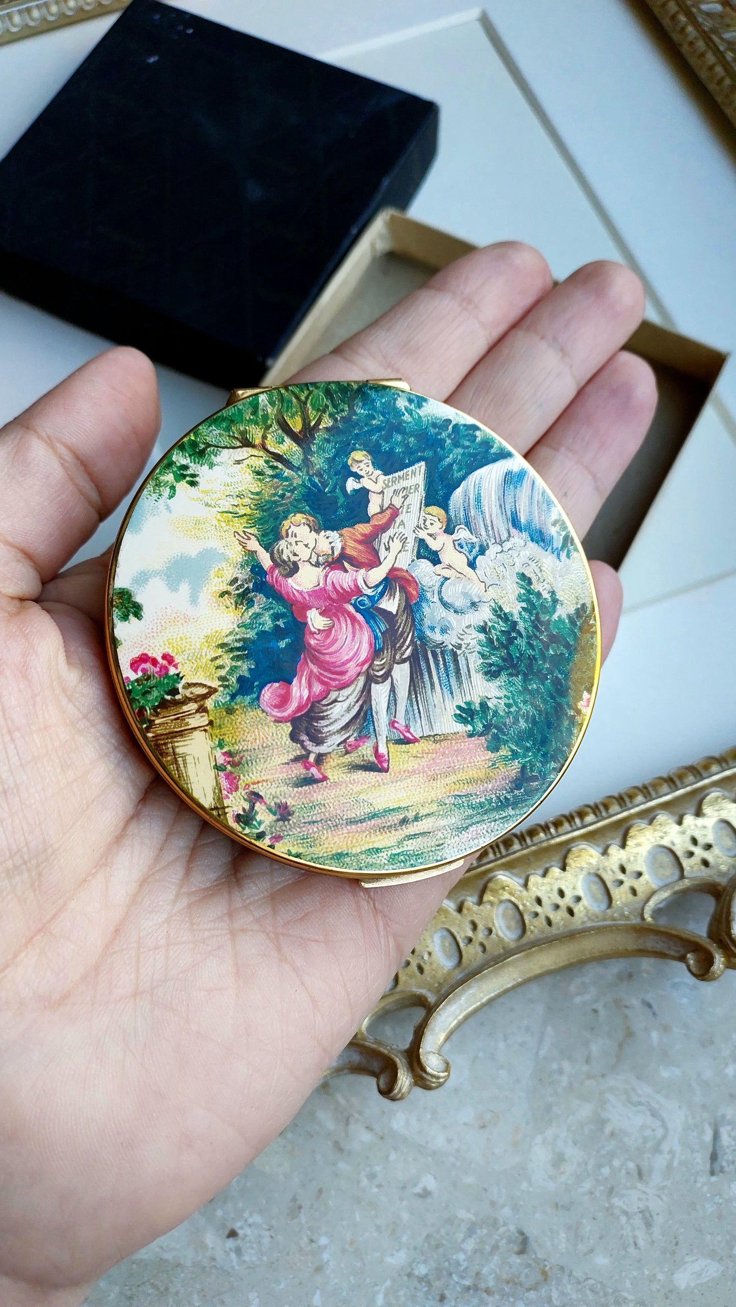 Puderniczka Stratton