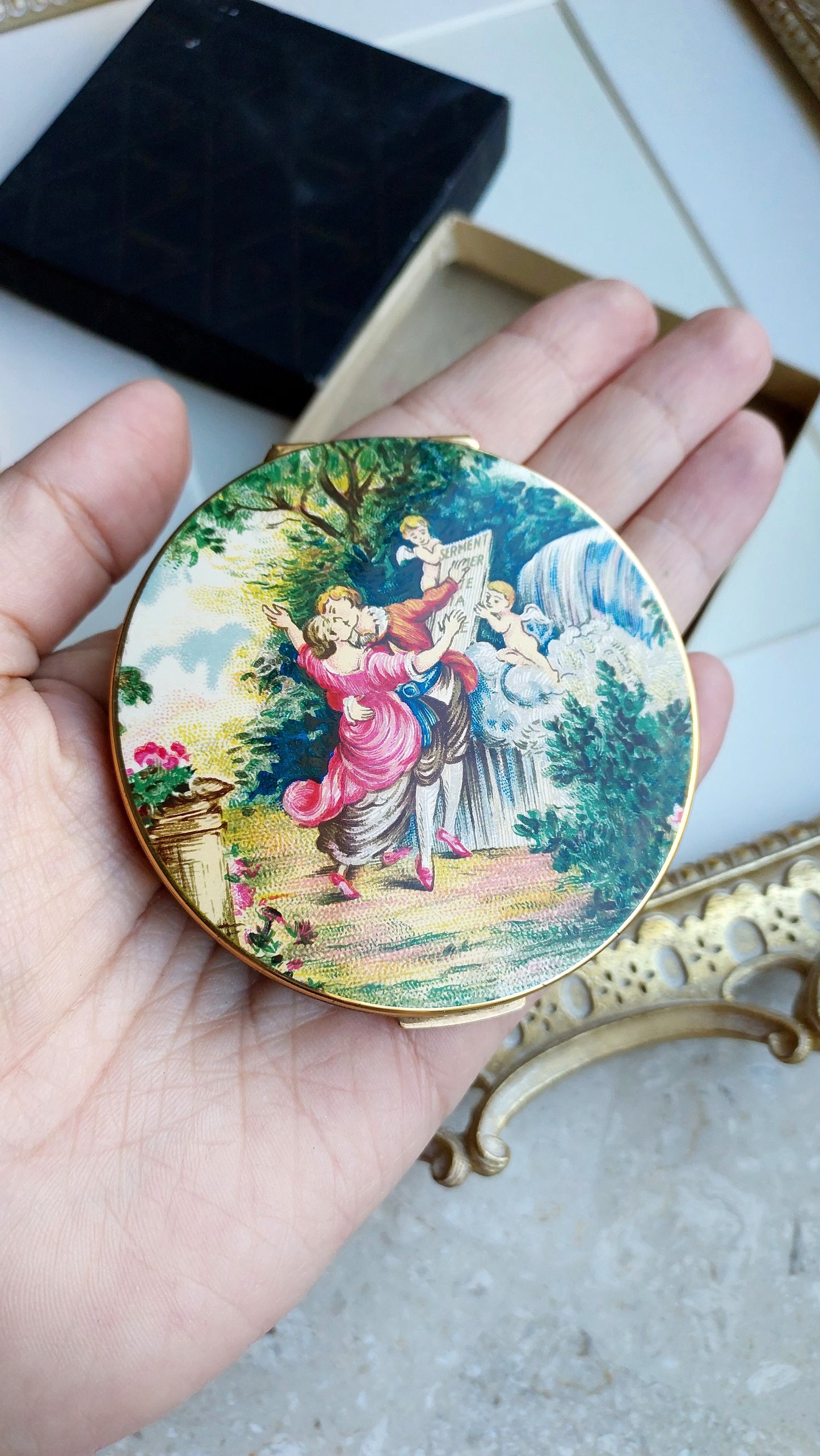 Puderniczka Stratton