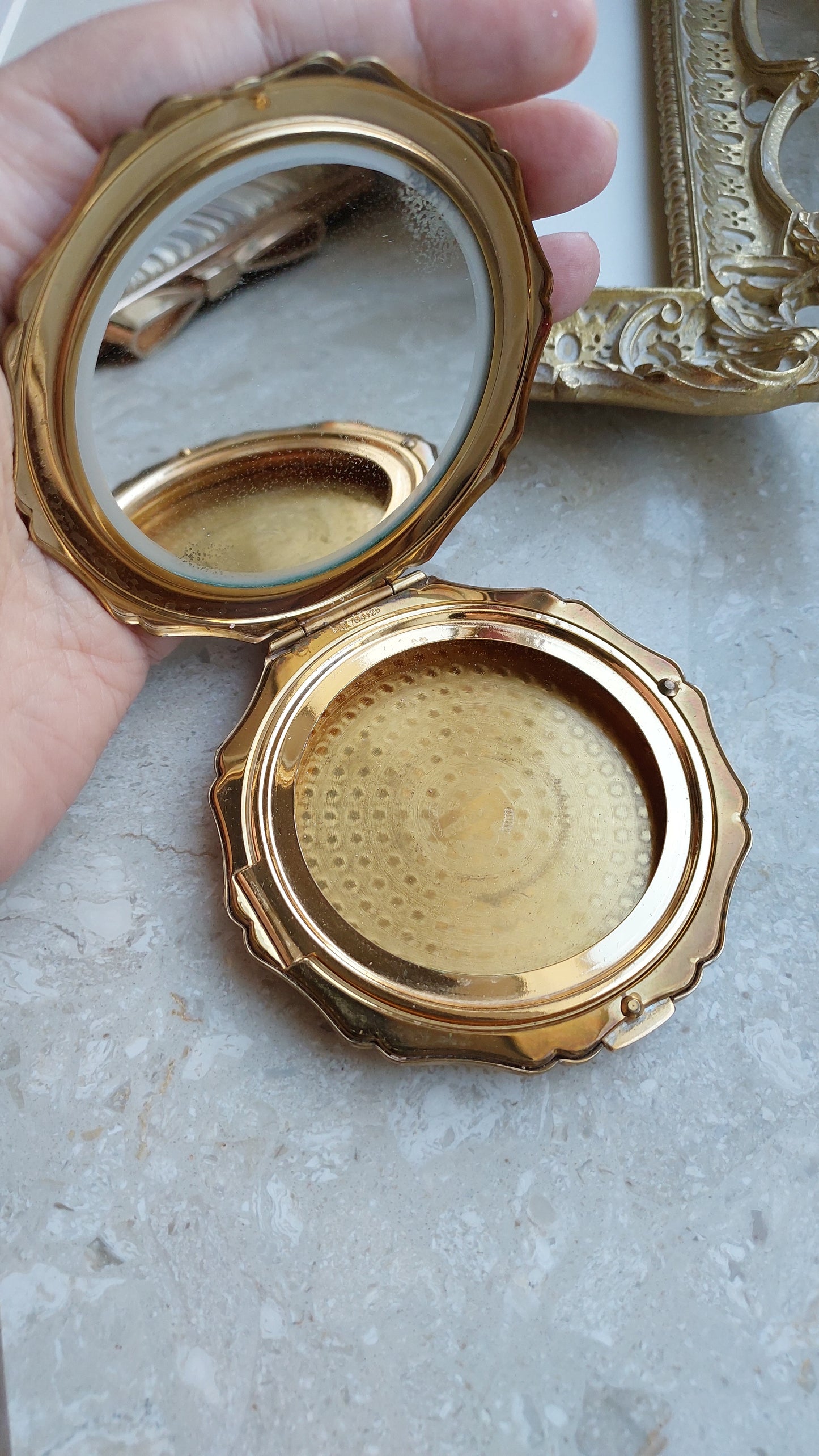 Puderniczka Stratton made in England