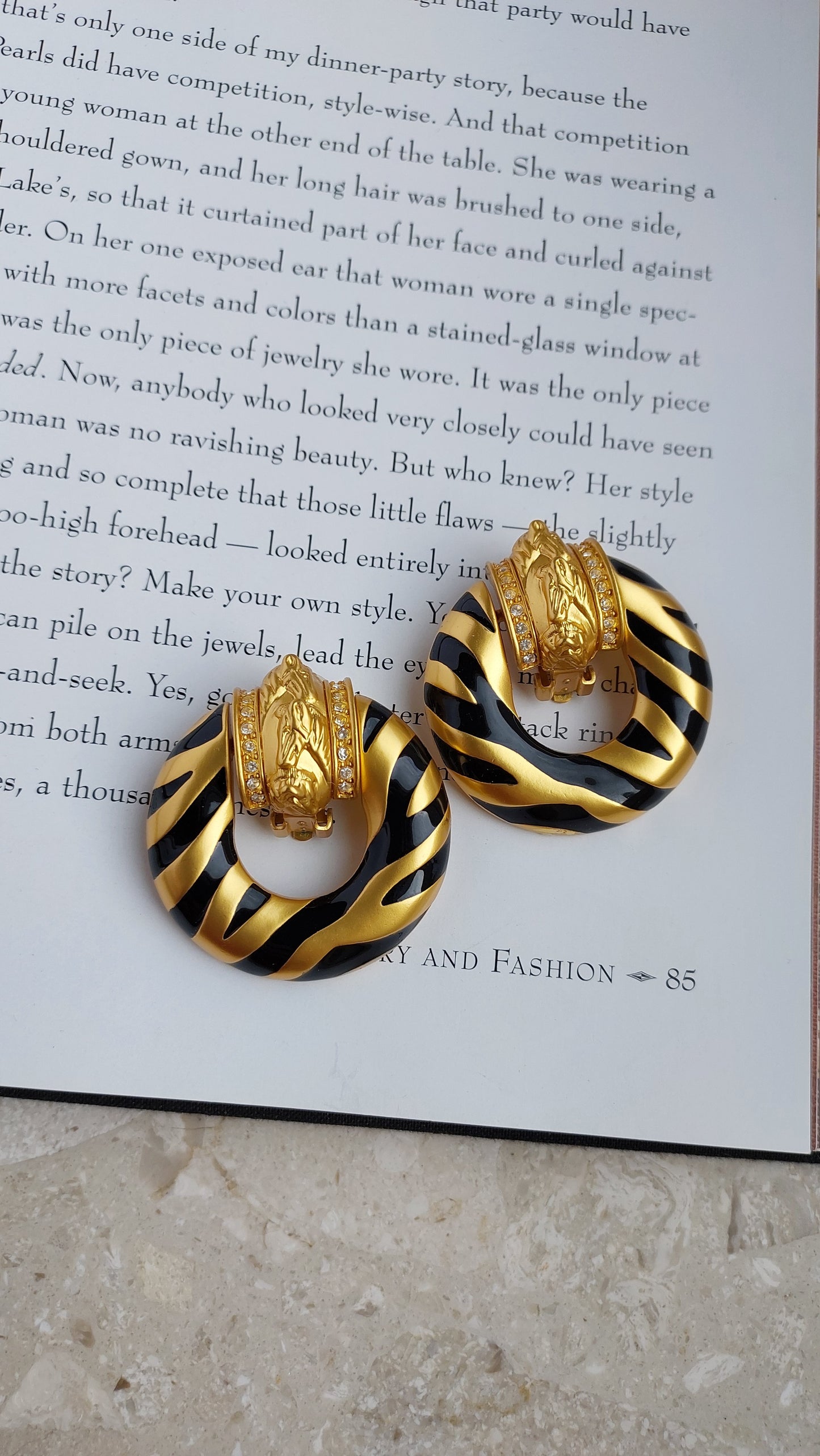 Klipsy Elizabeth Taylor for Avon "Zebra Stripe Collection "1993r