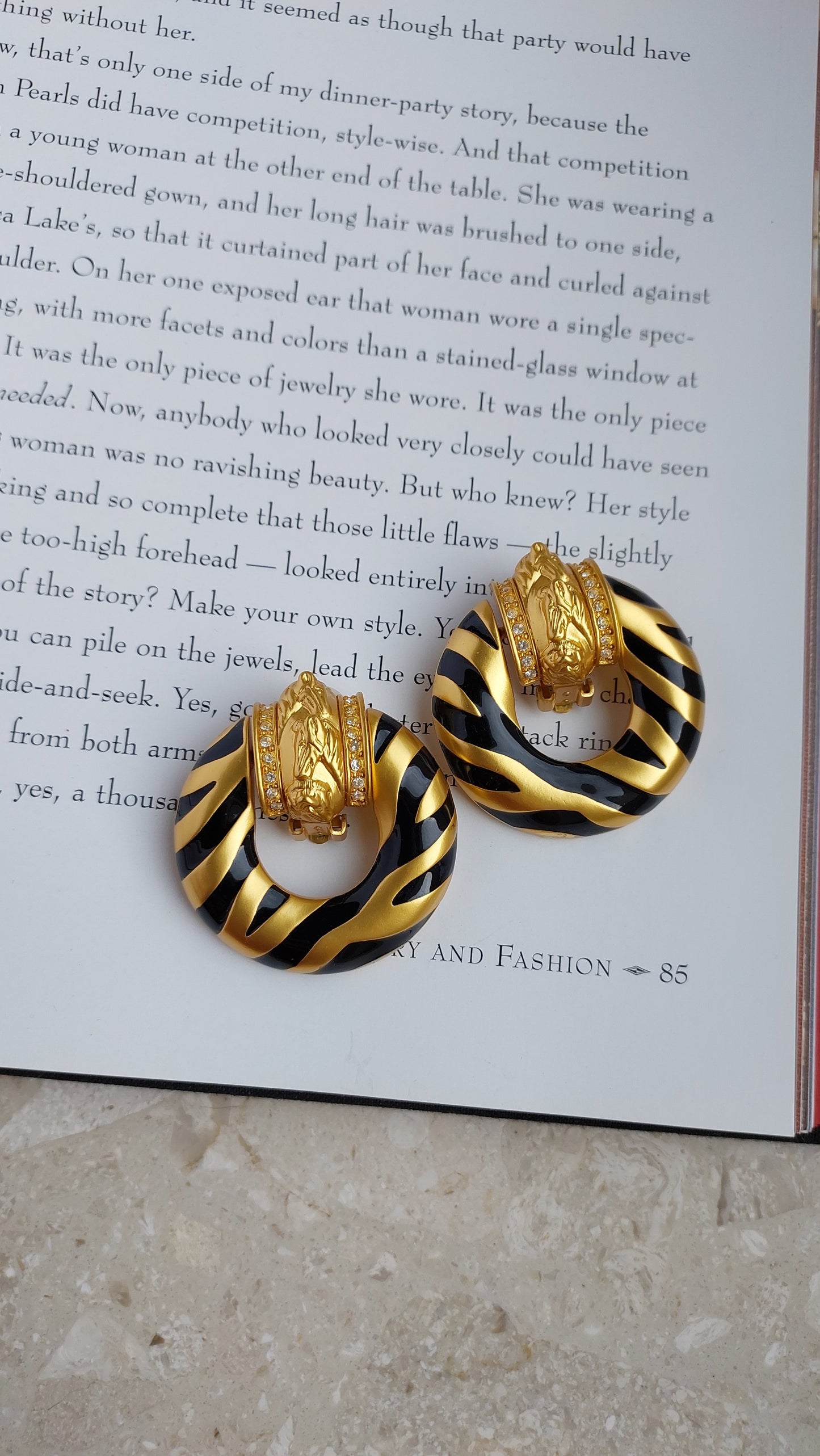 Klipsy Elizabeth Taylor for Avon "Zebra Stripe Collection "1993r