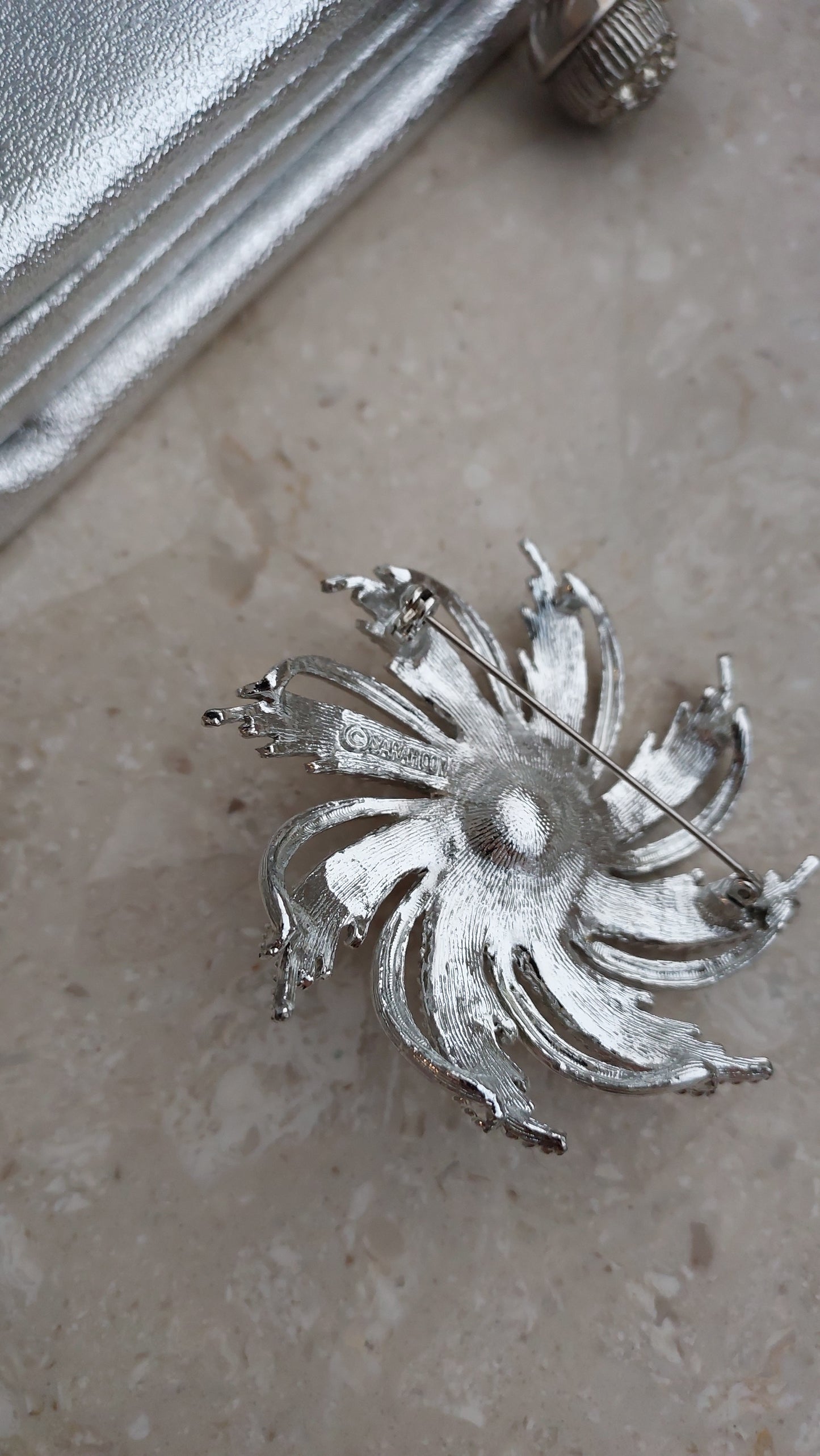 Broszka Sarah Coventry