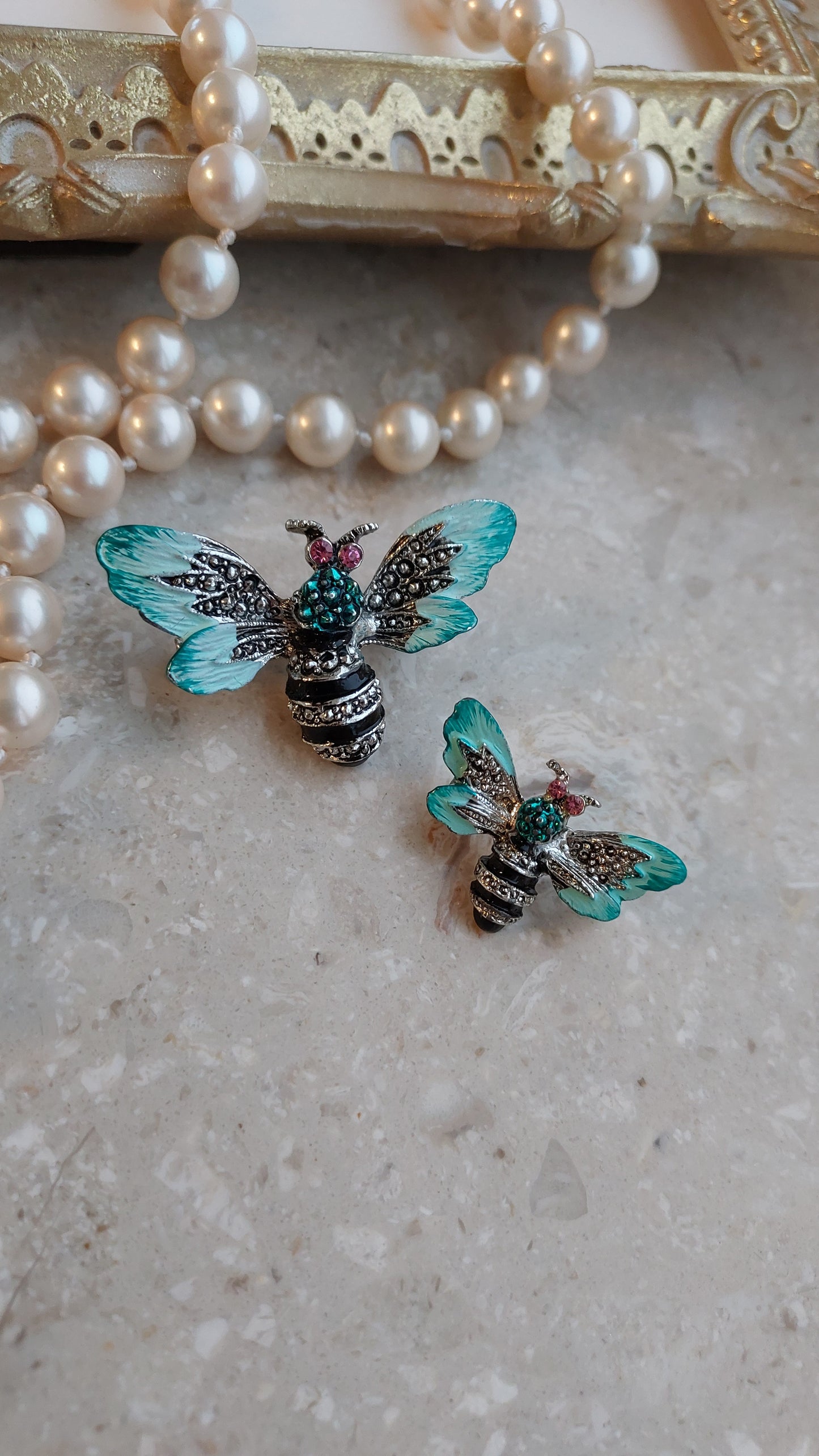 Zestaw broszek w kształcie pszczół