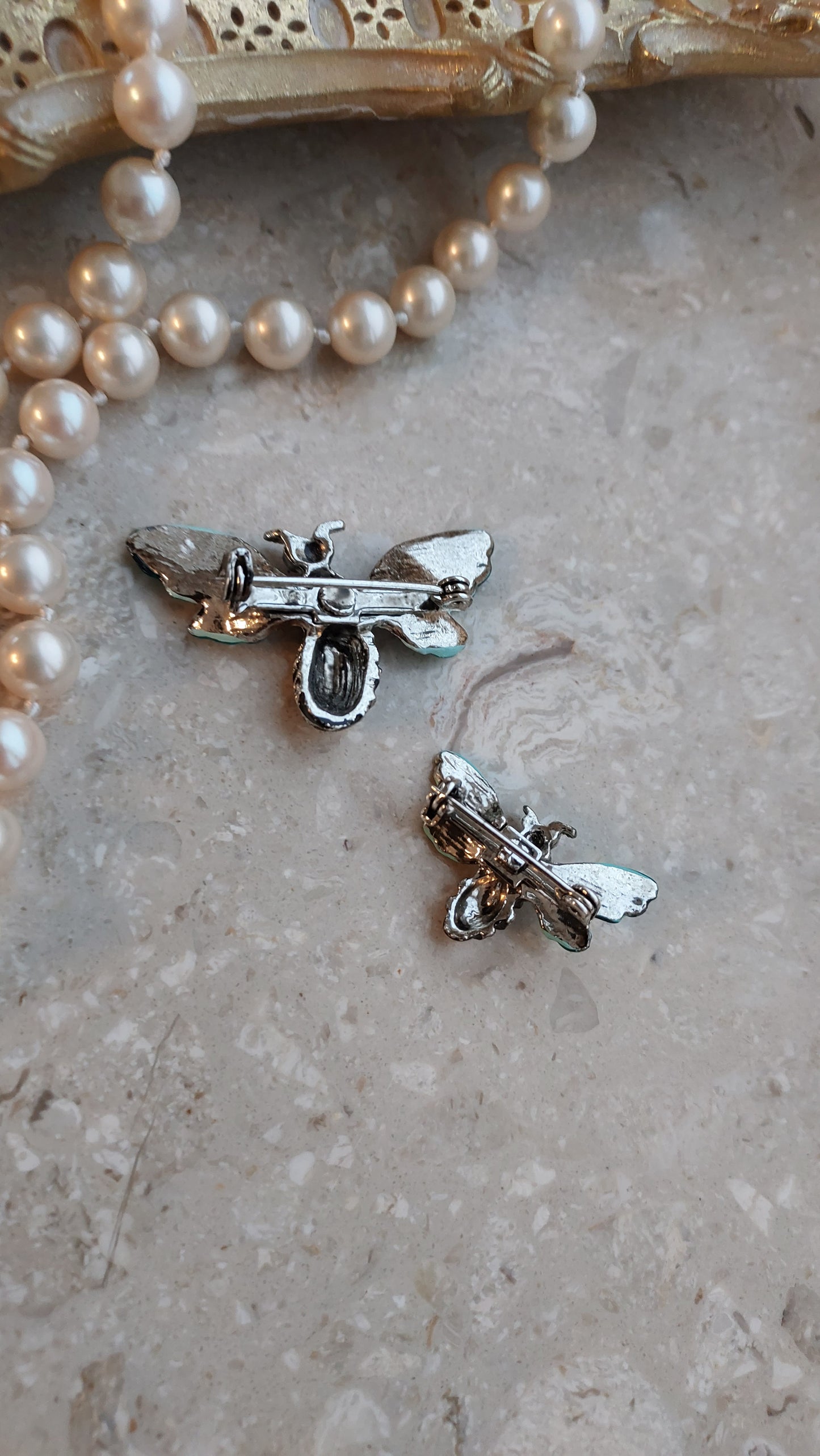 Zestaw broszek w kształcie pszczół