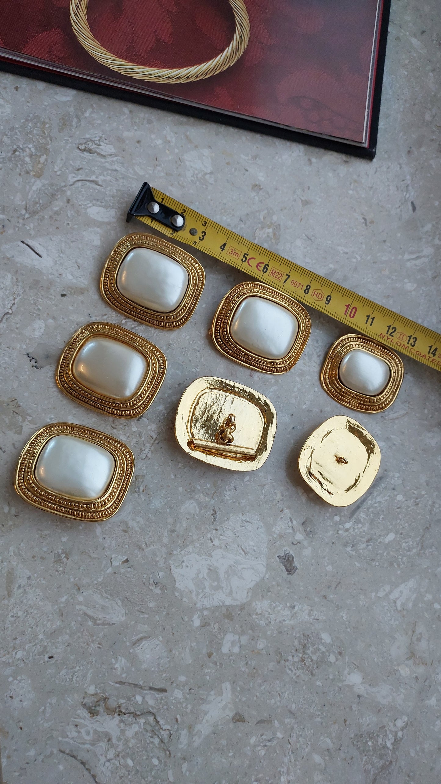 Zestaw guzików Valentino