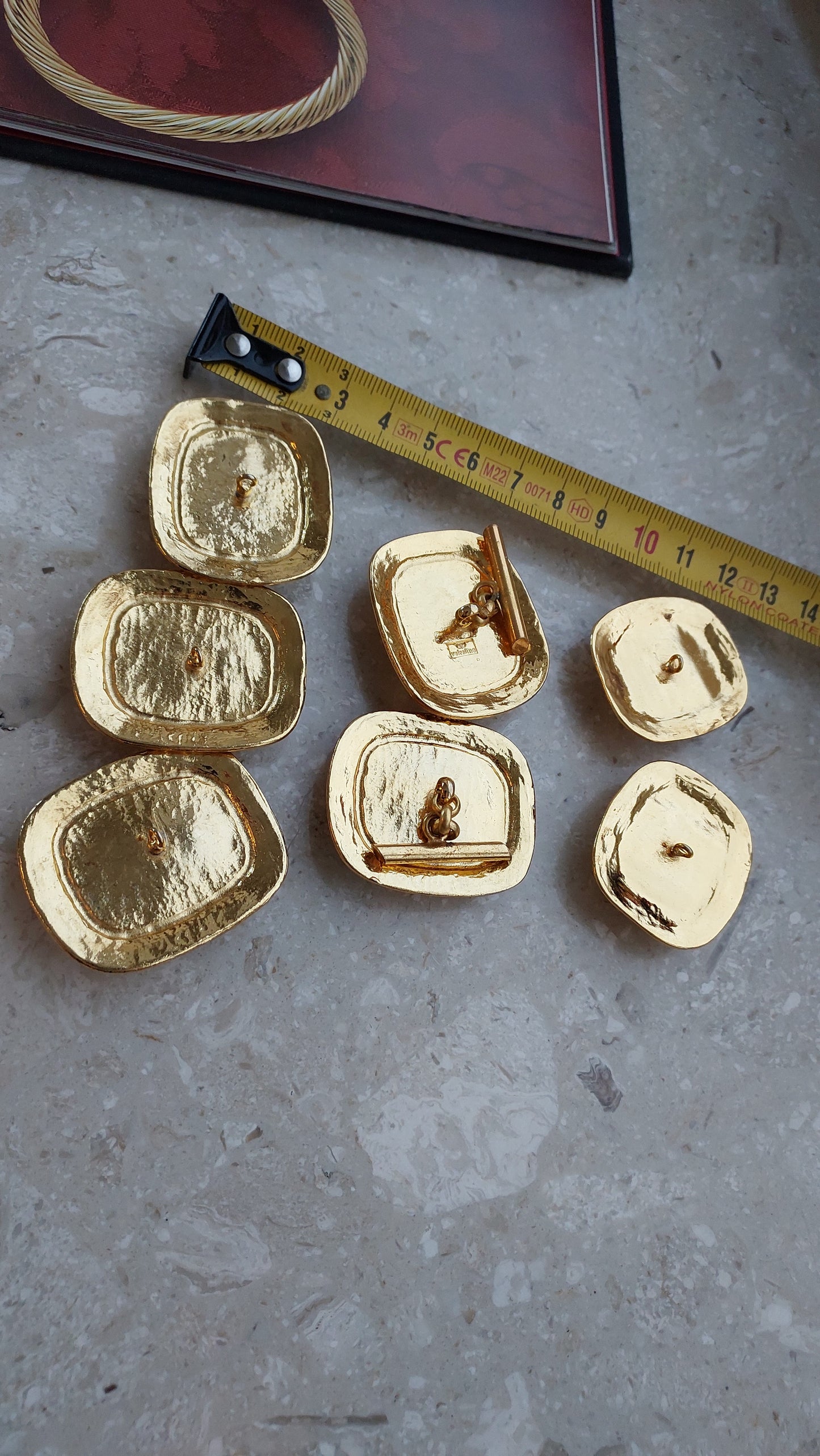 Zestaw guzików Valentino