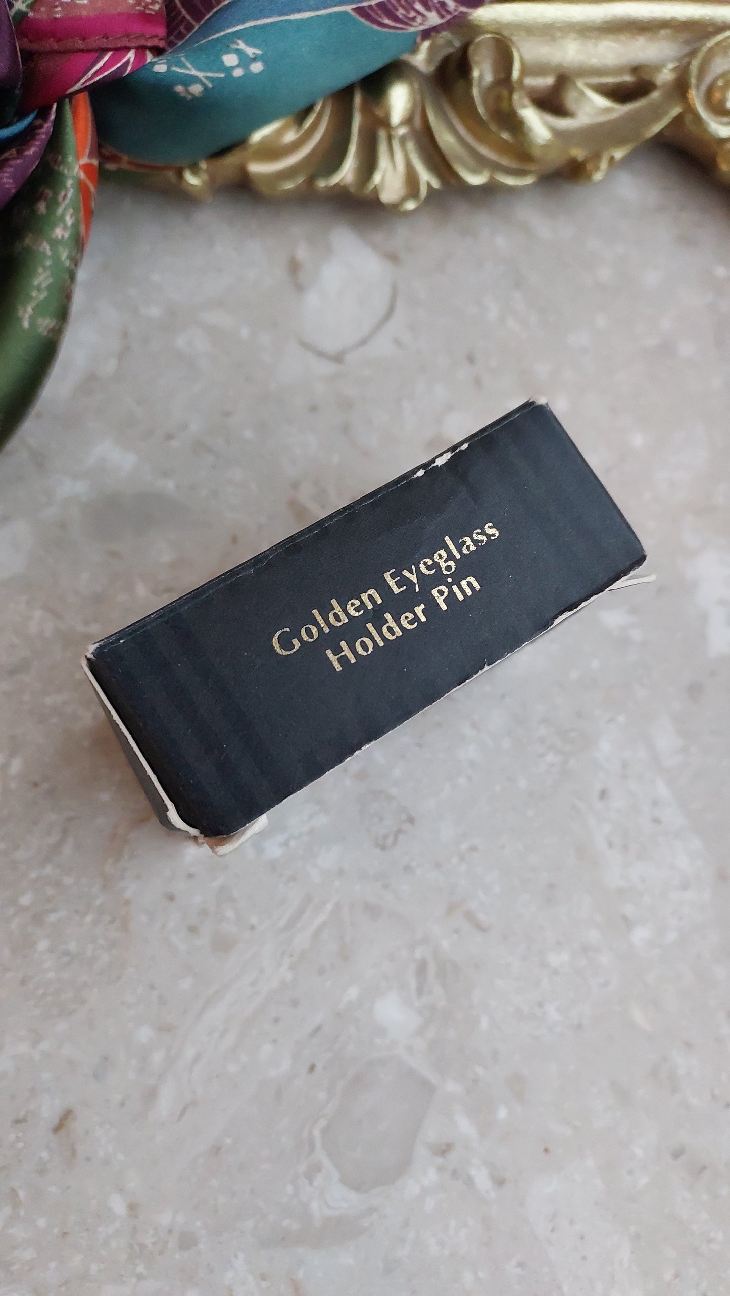 Broszka Avon "Golden Eyeglass" z 1994r.