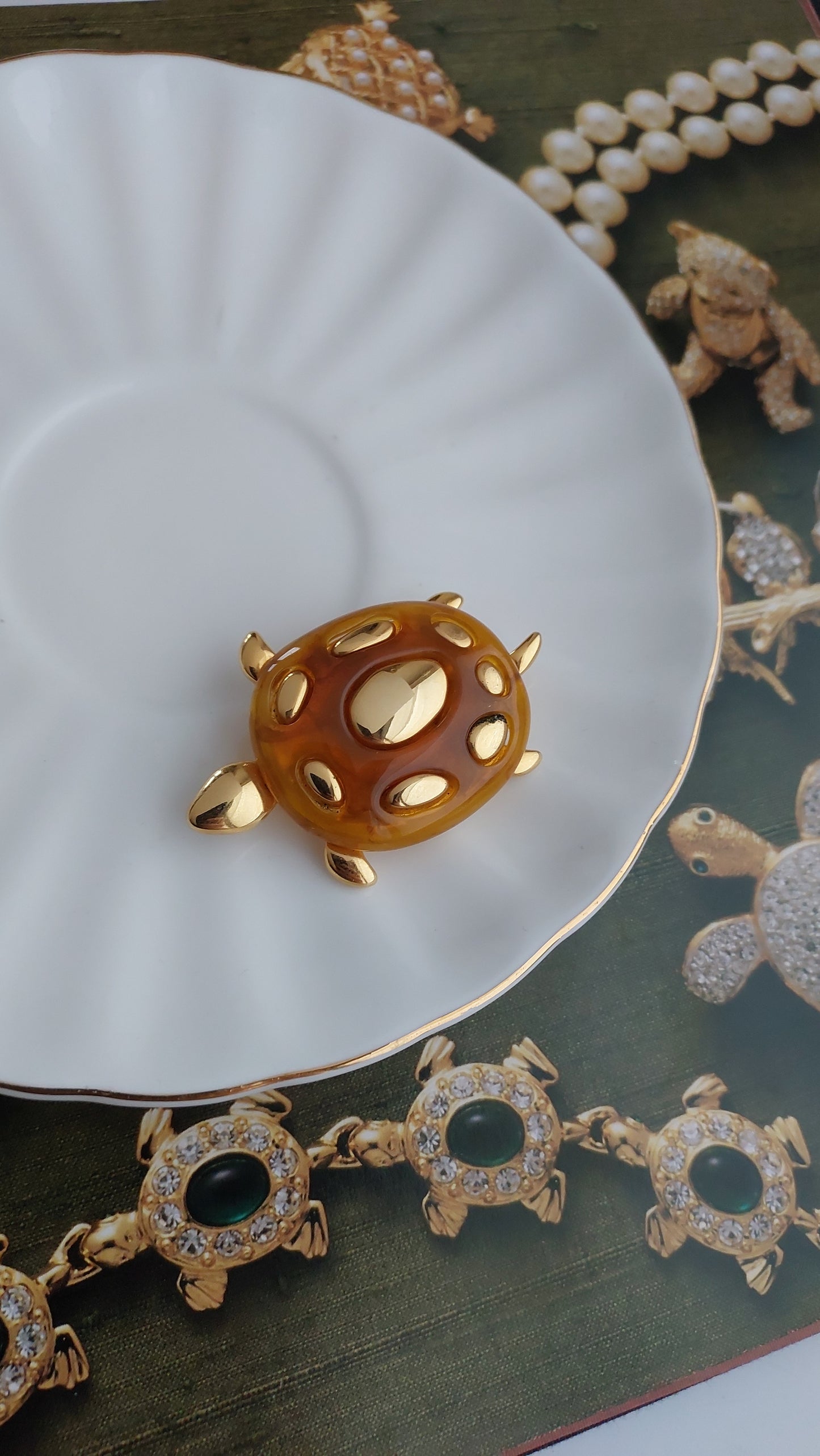 Broszka Liz Claiborne