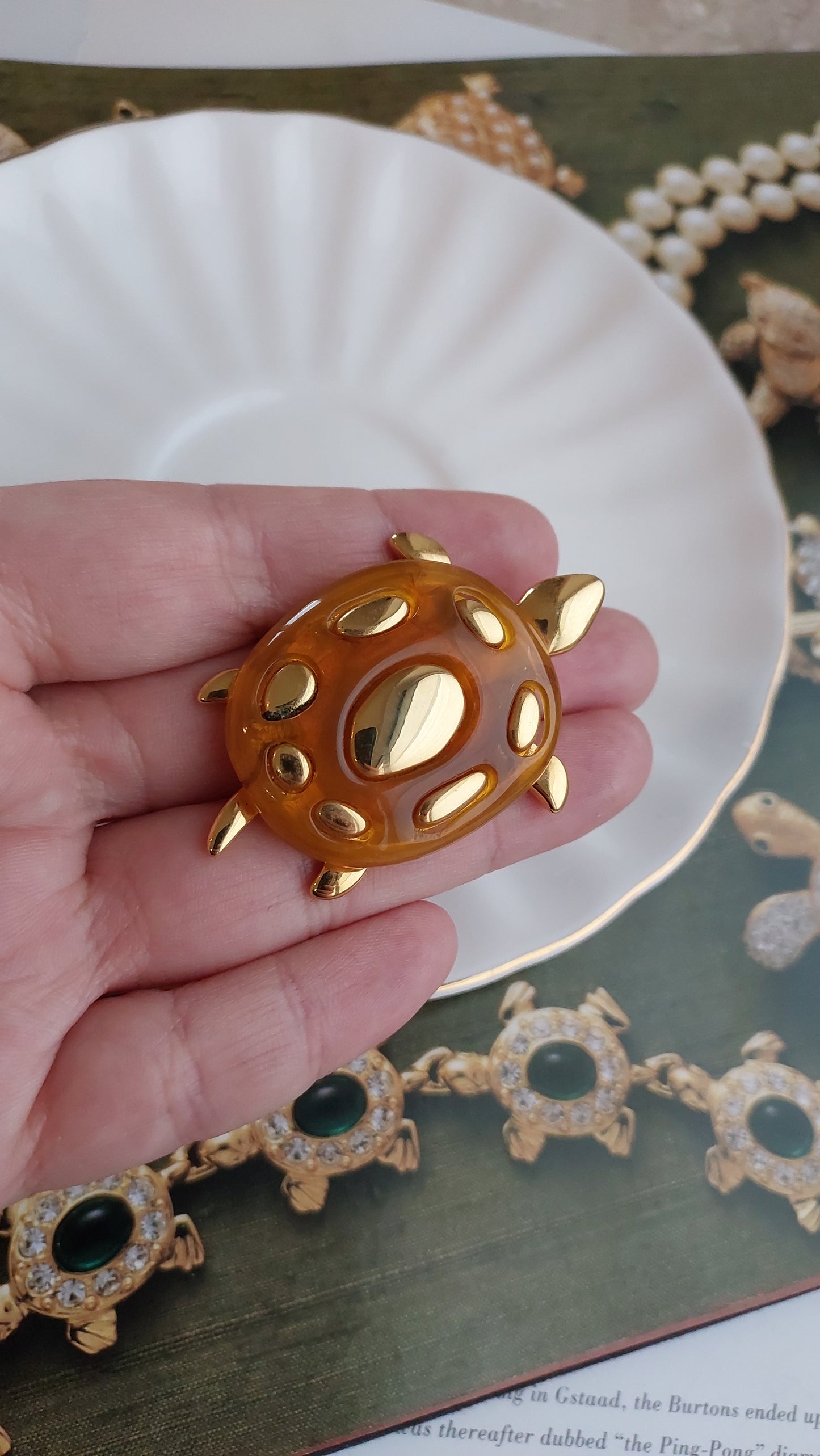 Broszka Liz Claiborne