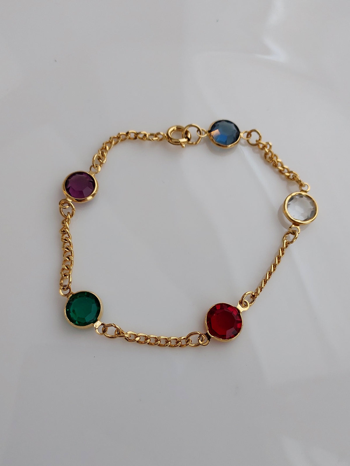Bransoletka w złocistym tonie z kolorowymi kryształami w oprawie bezel(18,5cm