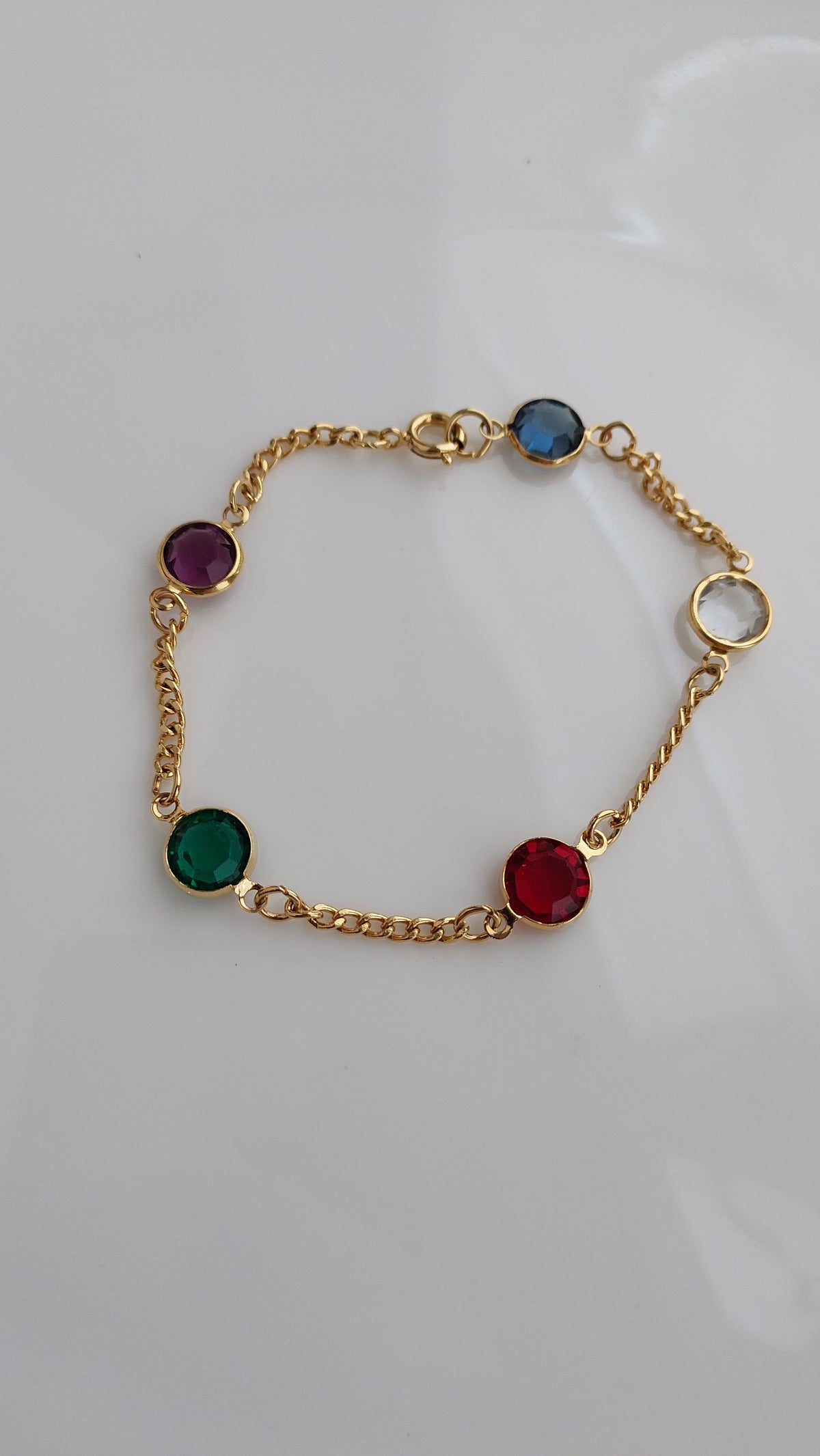 Bransoletka w złocistym tonie z kolorowymi kryształami w oprawie bezel(18,5cm