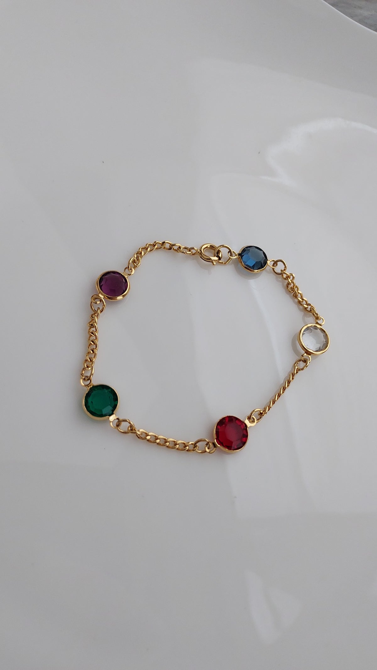 Bransoletka w złocistym tonie z kolorowymi kryształami w oprawie bezel(18,5cm