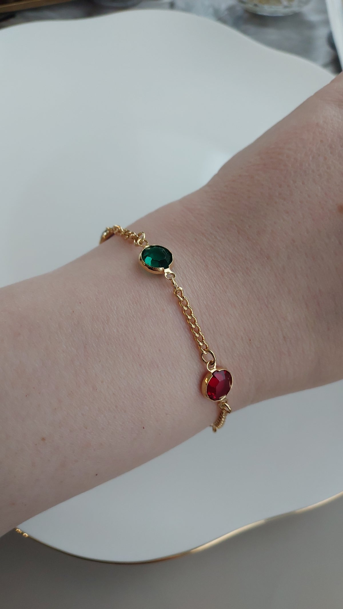 Bransoletka w złocistym tonie z kolorowymi kryształami w oprawie bezel(18,5cm