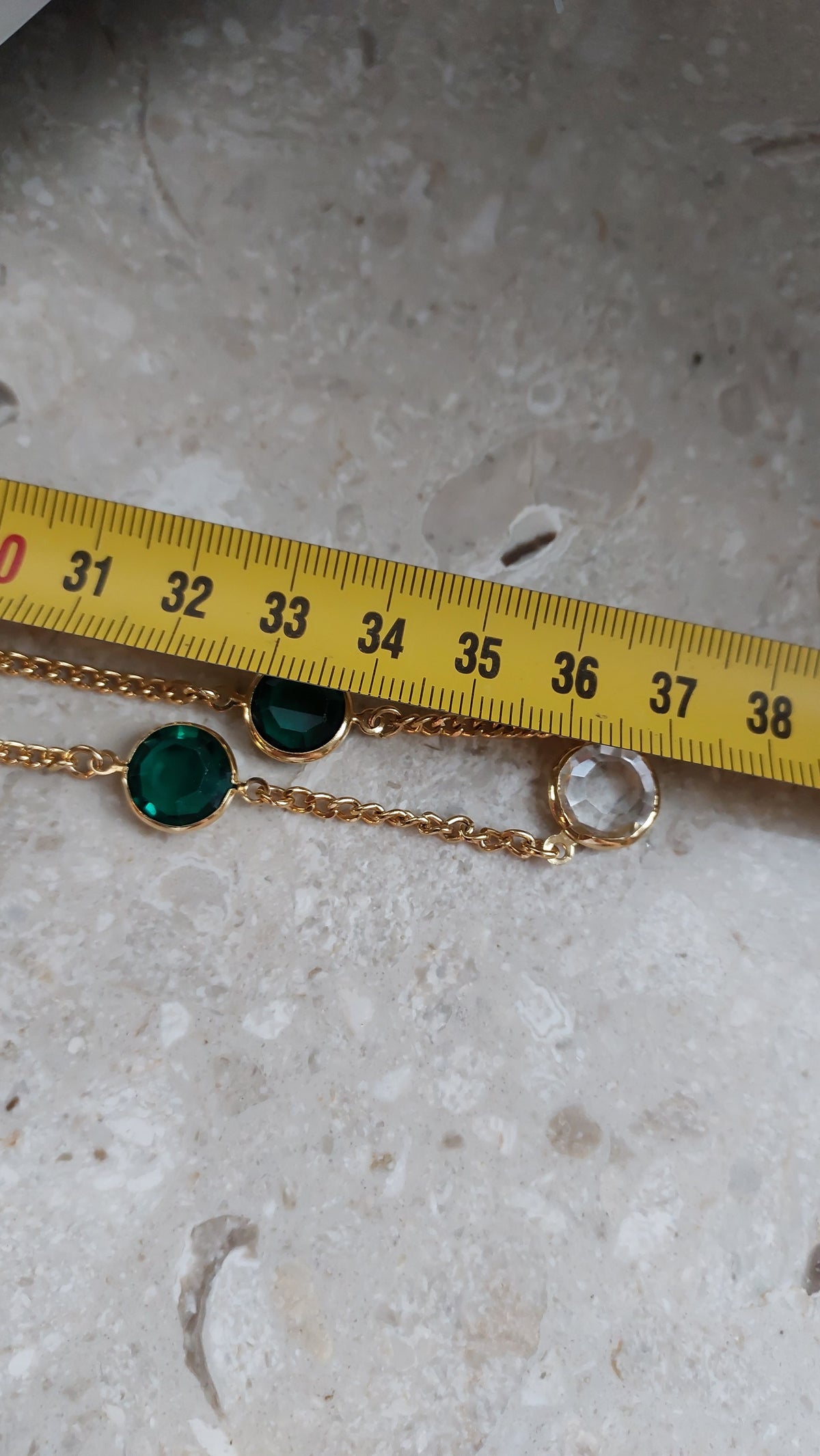 Naszyjnik 1928 Jewelry z kolorowymi kryształami w oprawie bezel