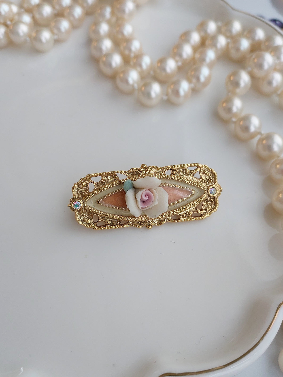 Broszka 1928 Jewelry w stylu wiktoriańskim z różą