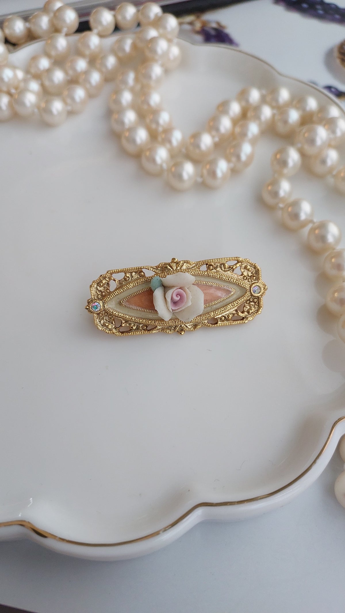 Broszka 1928 Jewelry w stylu wiktoriańskim z różą