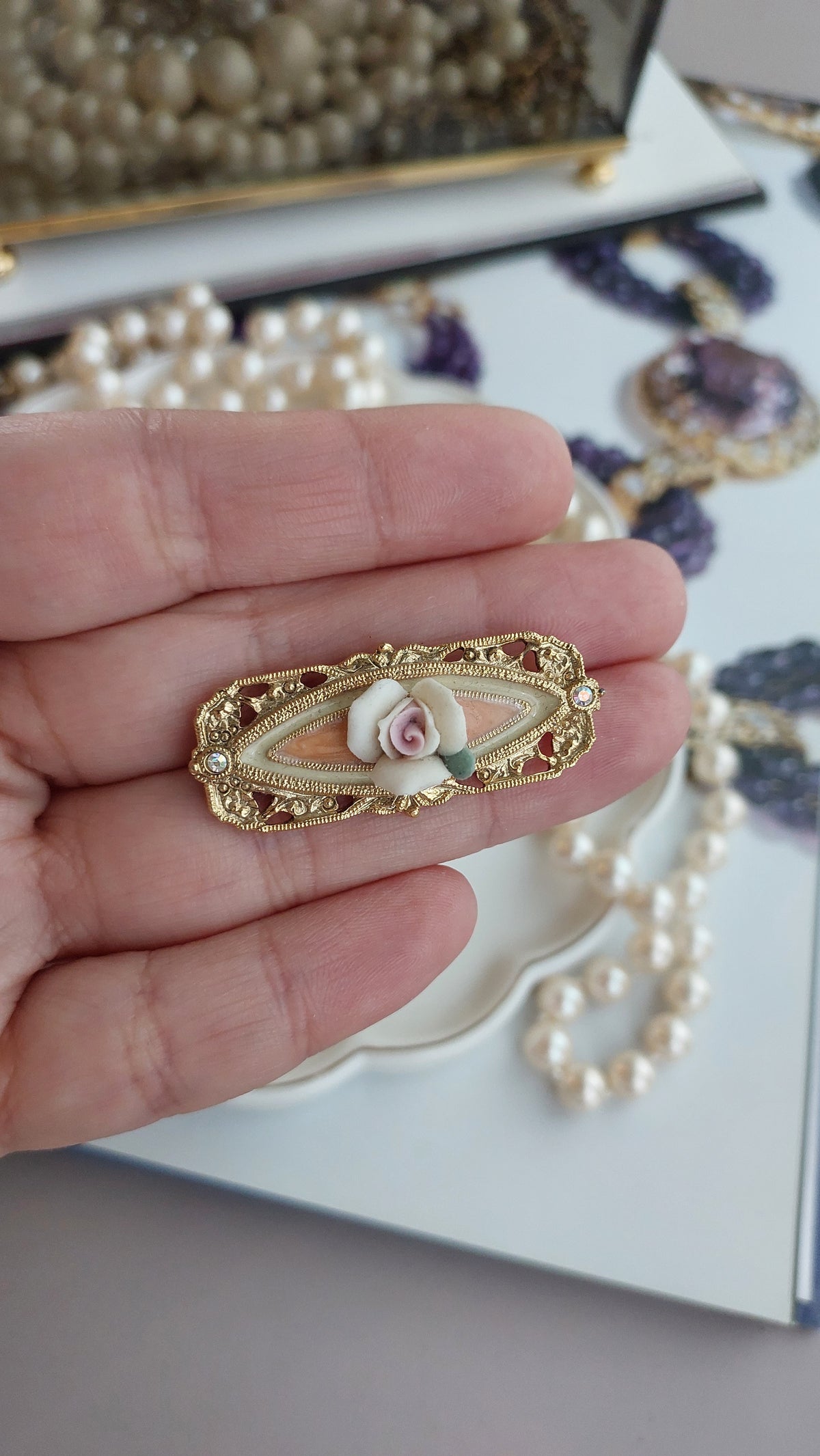 Broszka 1928 Jewelry w stylu wiktoriańskim z różą