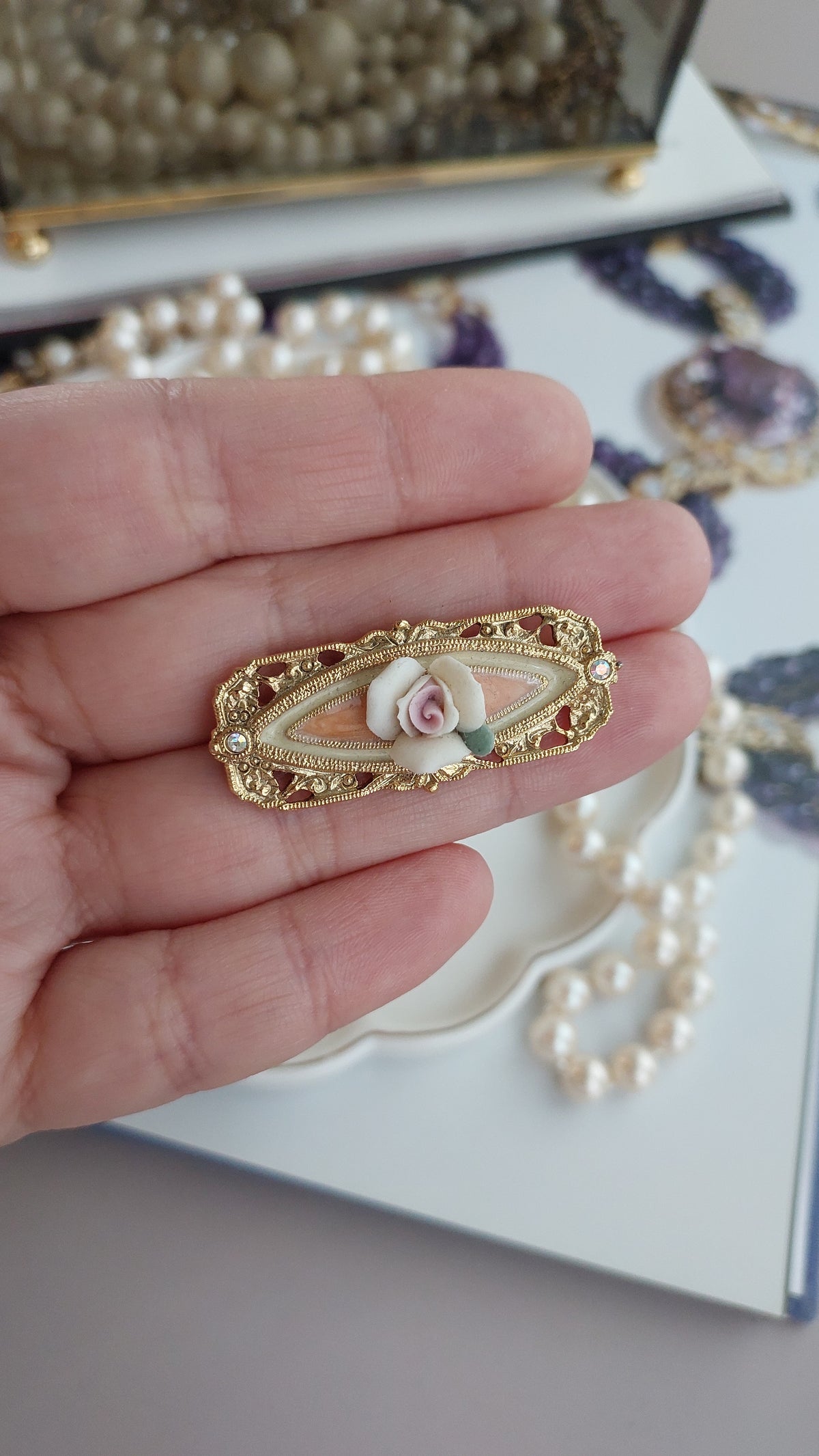 Broszka 1928 Jewelry w stylu wiktoriańskim z różą